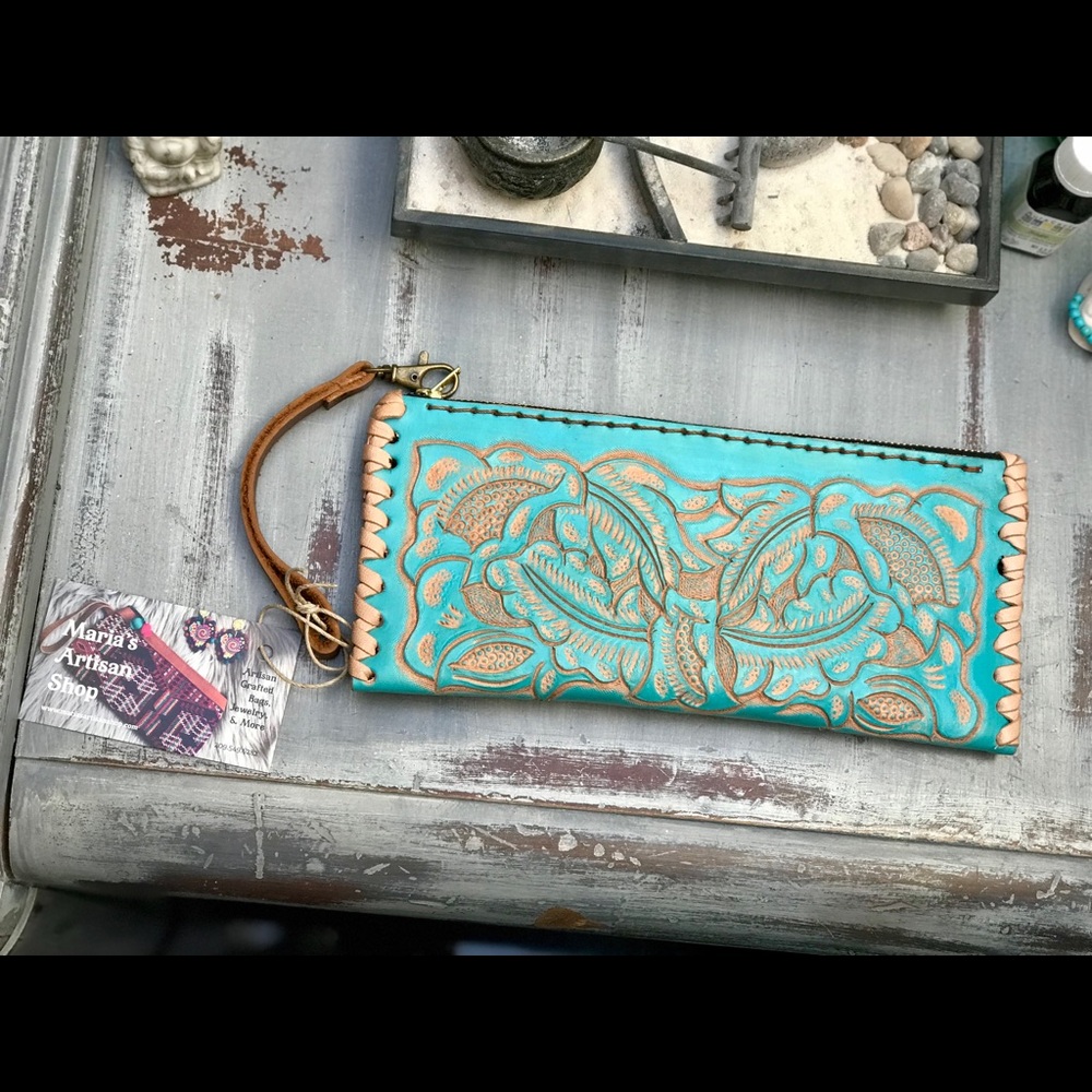 BNWT Tooled Leather Weekender & Clutch Set - Picture 2 of 6